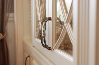 Relief Pattern Handle Paired with Fish Door