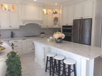 Post Supported Island Design Offers More Room
