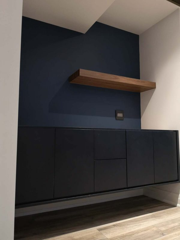 Bar in blue + floating shelf