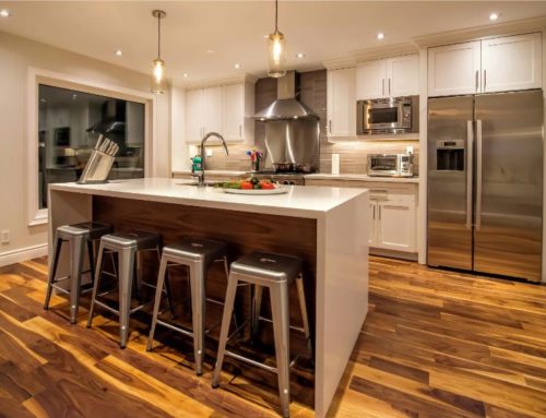 Modern Kitchen with Painted White Shaker Doors and Complementary Handles for Appliances