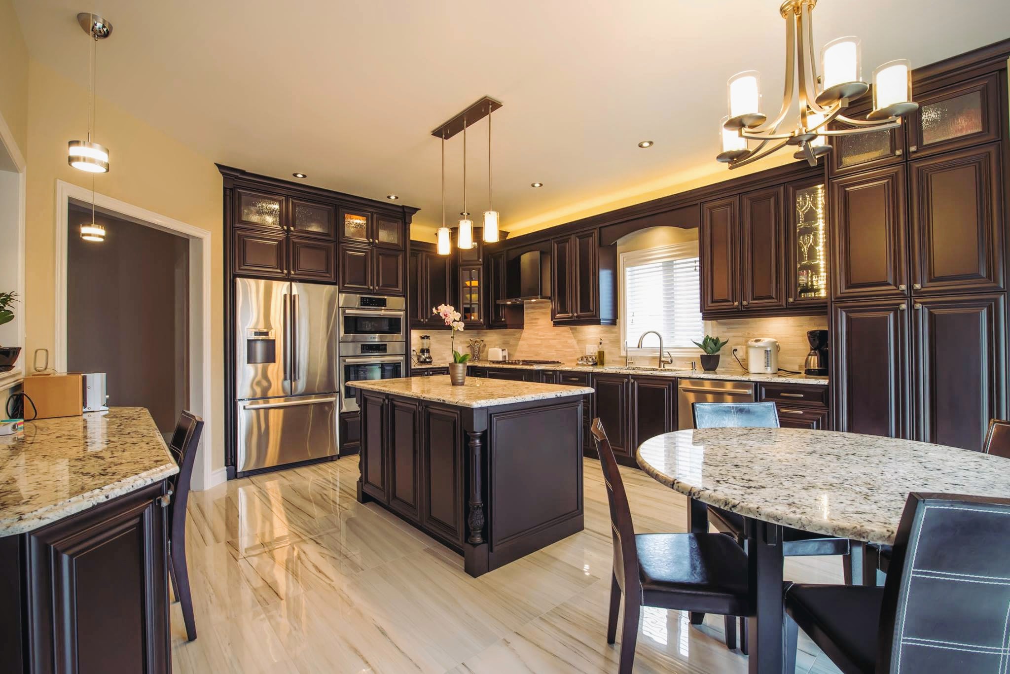 TRADITIONAL KITCHENS 8