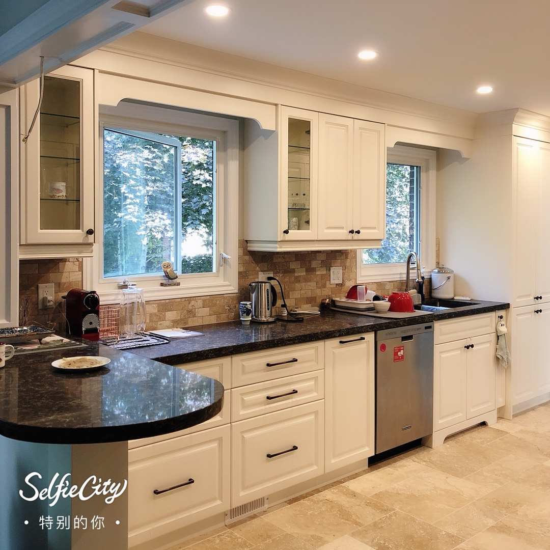 Transitional Kitchen with Round Cut Countertop