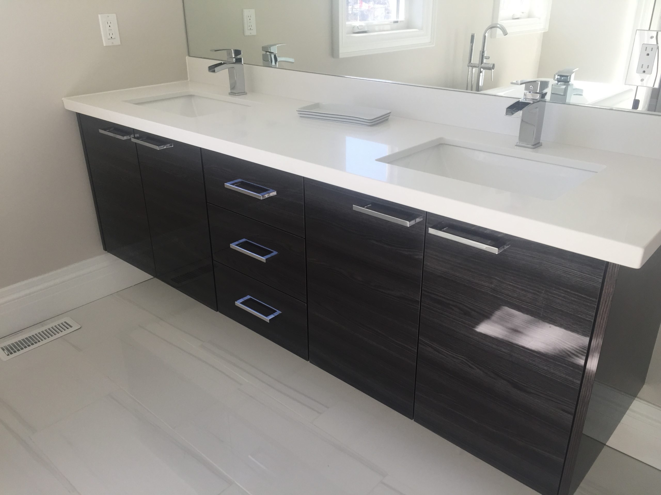 Modern Style Contrast Theme Vanity Unit