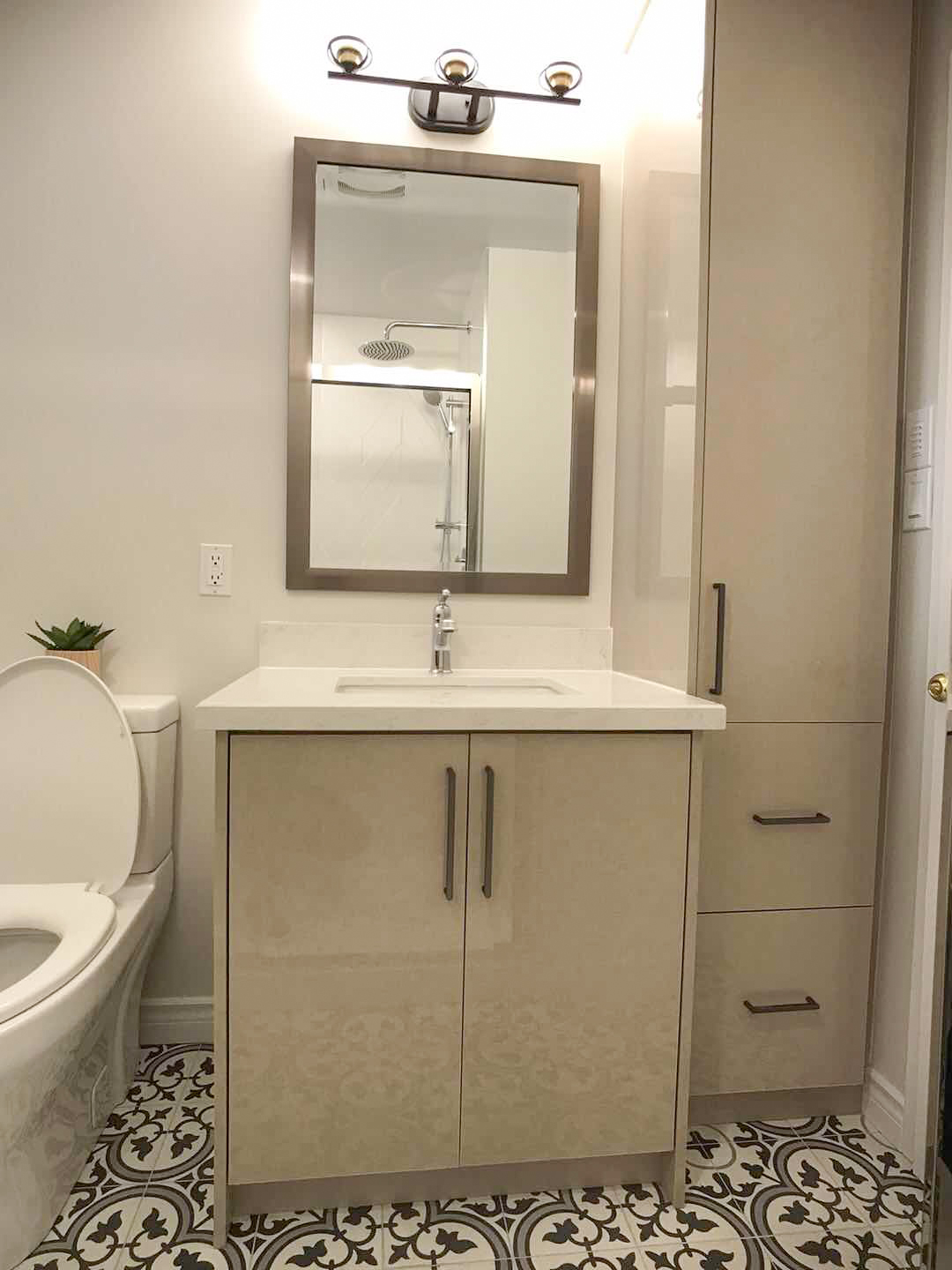 High Gloss Linen Cabinets Paired with Matte Black Handles