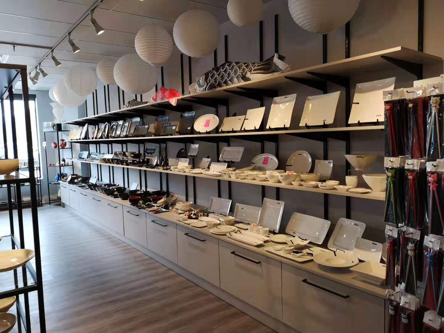 Floating Shelve with Products