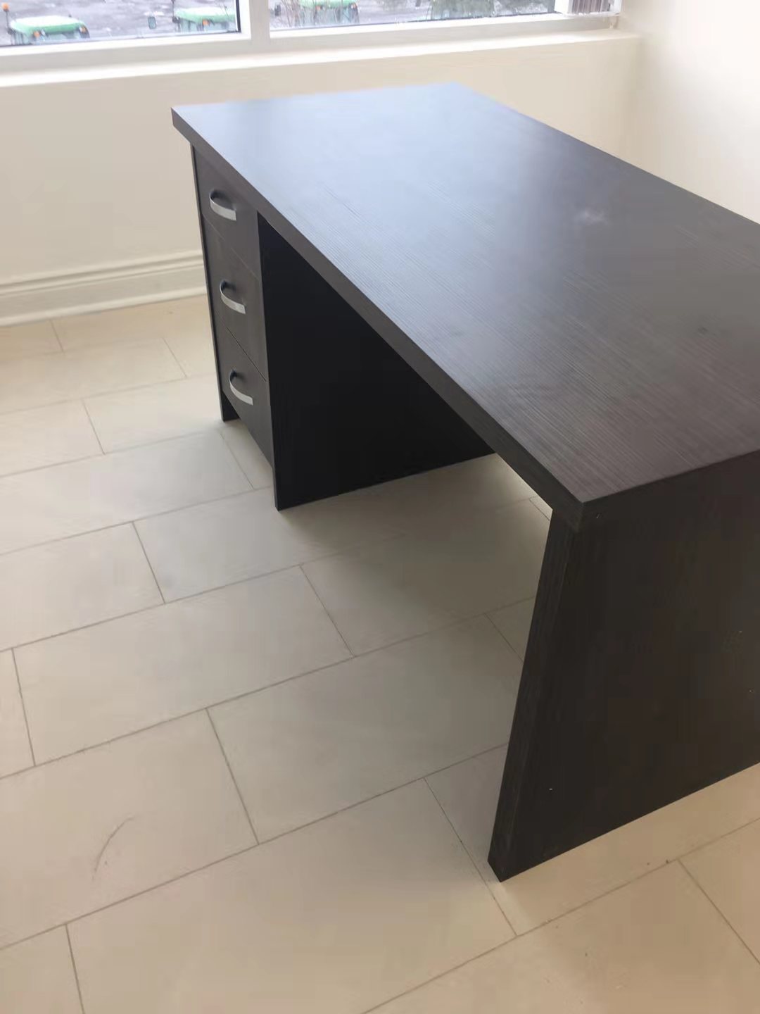 Dark Woodgrain Finish Dark Woodgrain Finish
