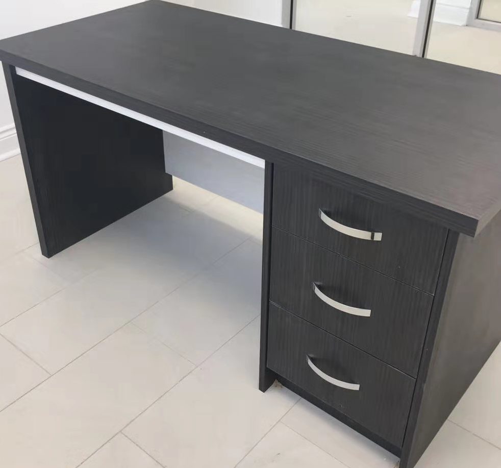 Customize Sizing Desk With 3 drawers Customize Sizing Desk With 3 drawers